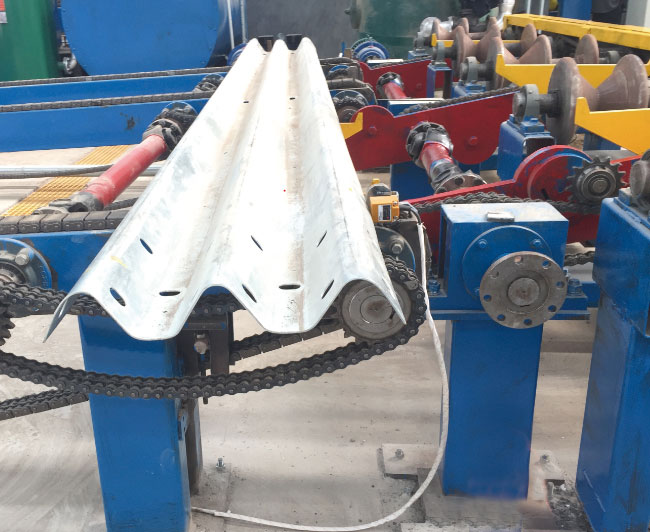 護欄板生產(chǎn)線 護欄板生產(chǎn)線